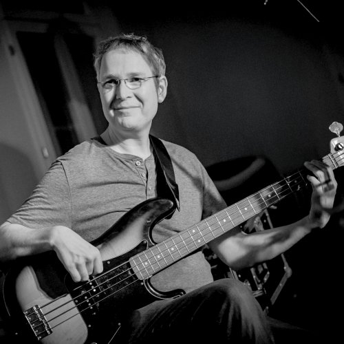 Björn Dinsch - Bass